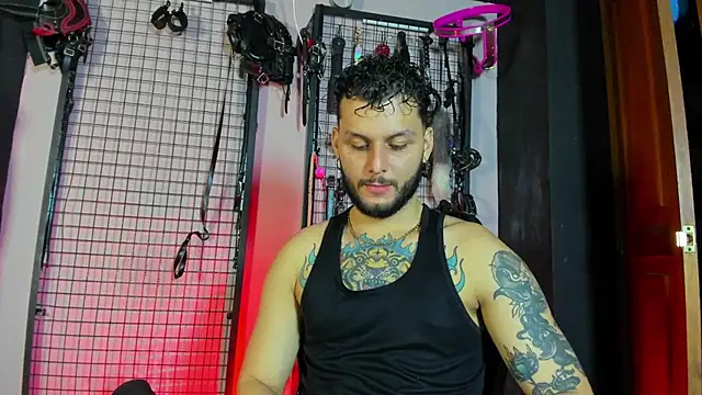 Snapshot of Twisted_Fantasy chatting on 12-14-25, 04:40 Twisted Fantasy online show from 12-14-25, 04:40