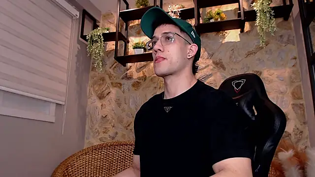 Snapshot of alexgiraldo_ chatting on 01-15-25, 11:21 alexgiraldo online show from 01-15-25, 11:21