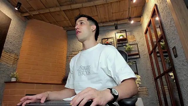 Snapshot of alexgiraldo_ chatting on 01-20-25, 11:24 alexgiraldo online show from 01-20-25, 11:24