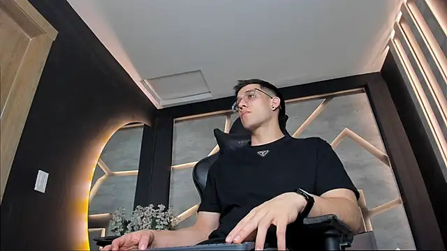 Snapshot of alexgiraldo_ chatting on 01-27-25, 02:46 alexgiraldo online show from 01-27-25, 02:46