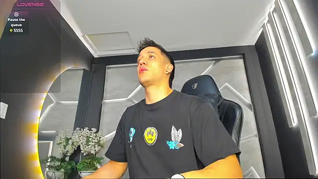 Snapshot of alexgiraldo_ chatting on 01-30-25, 11:22 alexgiraldo online show from 01-30-25, 11:22