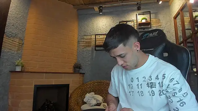 Snapshot of alexgiraldo_ chatting on 02-04-25, 07:22 alexgiraldo online show from 02-04-25, 07:22