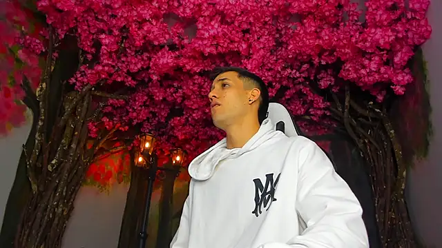 Snapshot of alexgiraldo_ chatting on 02-11-25, 02:24 alexgiraldo online show from 02-11-25, 02:24