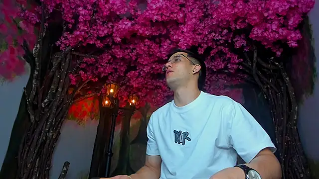 Snapshot of alexgiraldo_ chatting on 02-15-25, 02:55 alexgiraldo online show from 02-15-25, 02:55