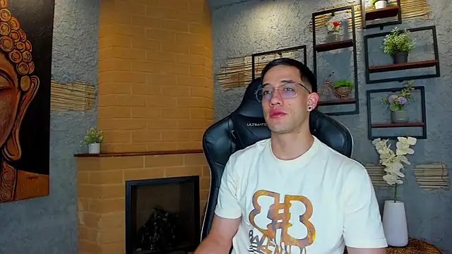 Snapshot of alexgiraldo_ chatting on 02-20-25, 11:20 alexgiraldo online show from 02-20-25, 11:20