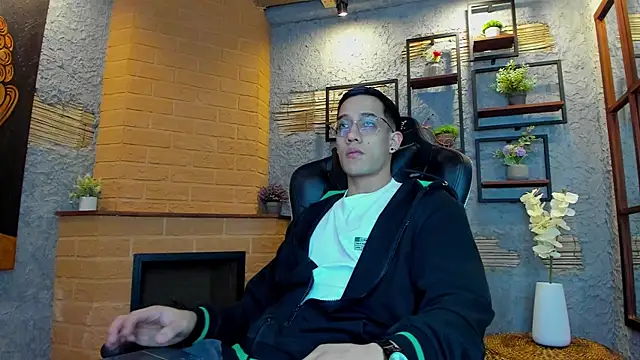 Snapshot of alexgiraldo_ chatting on 02-22-25, 11:13 alexgiraldo online show from 02-22-25, 11:13