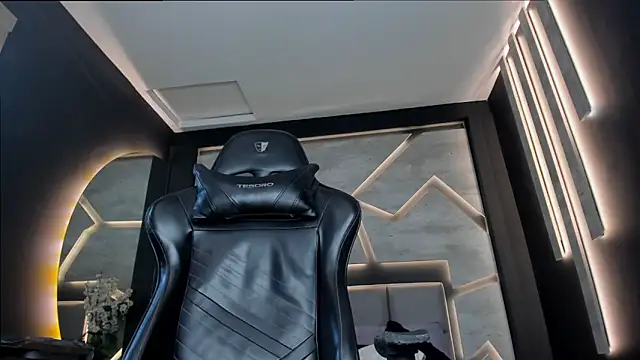 Snapshot of alexgiraldo_ chatting on 02-24-25, 08:36 alexgiraldo online show from 02-24-25, 08:36