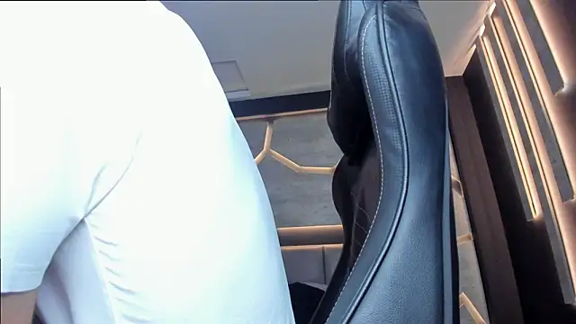 Snapshot of alexgiraldo_ chatting on 02-28-25, 02:42 alexgiraldo online show from 02-28-25, 02:42