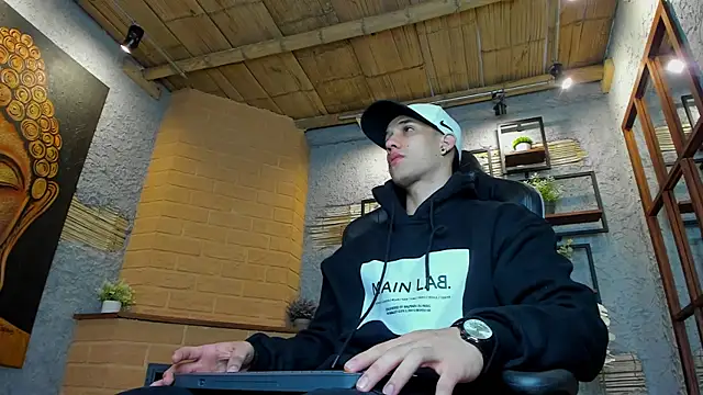 Snapshot of alexgiraldo_ chatting on 03-05-25, 11:28 alexgiraldo online show from 03-05-25, 11:28