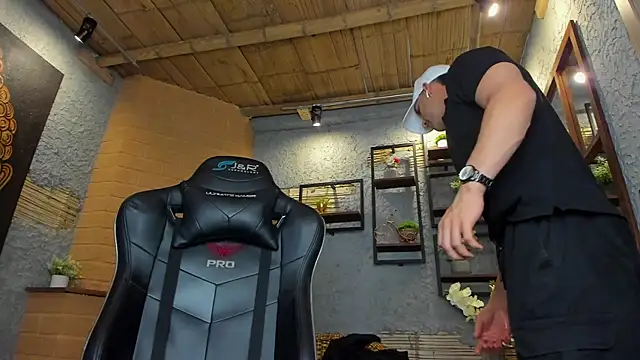 Snapshot of alexgiraldo_ chatting on 03-07-25, 06:00 alexgiraldo online show from 03-07-25, 06:00