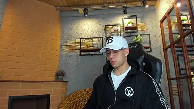 Snapshot of alexgiraldo_ chatting on 03-08-25, 11:16 alexgiraldo online show from 03-08-25, 11:16