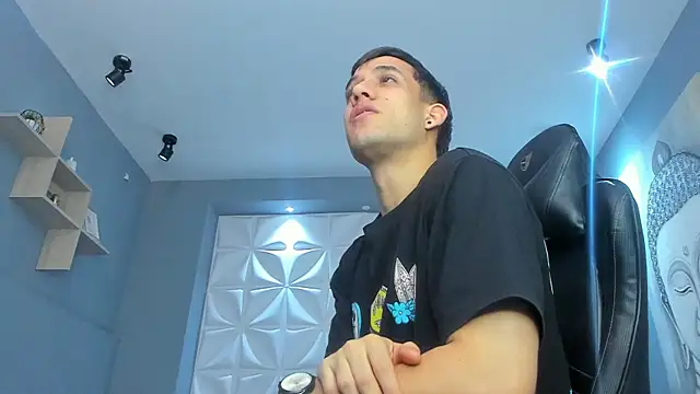 Snapshot of alexgiraldo_ chatting on 03-11-25, 03:02 alexgiraldo online show from 03-11-25, 03:02