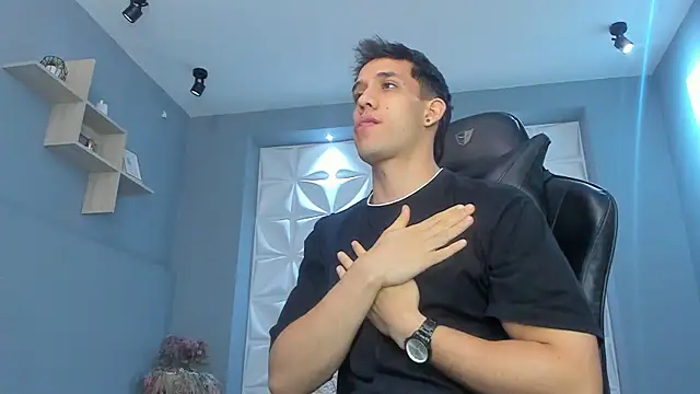 Snapshot of alexgiraldo_ chatting on 03-13-25, 02:33 alexgiraldo online show from 03-13-25, 02:33