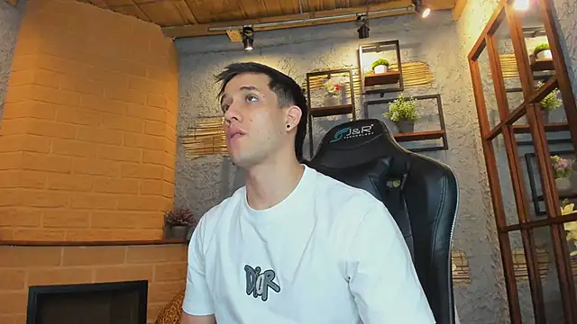 Snapshot of alexgiraldo_ chatting on 03-14-25, 11:56 alexgiraldo online show from 03-14-25, 11:56