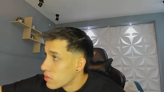 Snapshot of alexgiraldo_ chatting on 03-16-25, 11:16 alexgiraldo online show from 03-16-25, 11:16