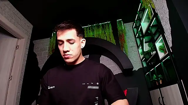 Snapshot of alexgiraldo_ chatting on 03-17-25, 11:21 alexgiraldo online show from 03-17-25, 11:21