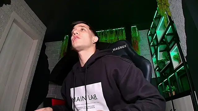 Snapshot of alexgiraldo_ chatting on 03-17-25, 02:56 alexgiraldo online show from 03-17-25, 02:56