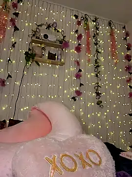 Snapshot of Lilmissvyx chatting on 01-21-25, 04:05 Lilmissvyx online show from 01-21-25, 04:05