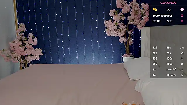 Snapshot of -Mirror-Girl- chatting on 10-18-25, 04:37 -Mirror-Girl- online show from 10-18-25, 04:37