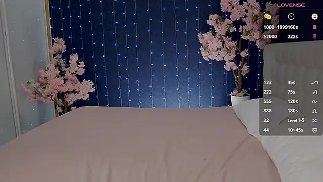 Snapshot of -Mirror-Girl- chatting on 10-19-25, 04:57 -Mirror-Girl- online show from 10-19-25, 04:57