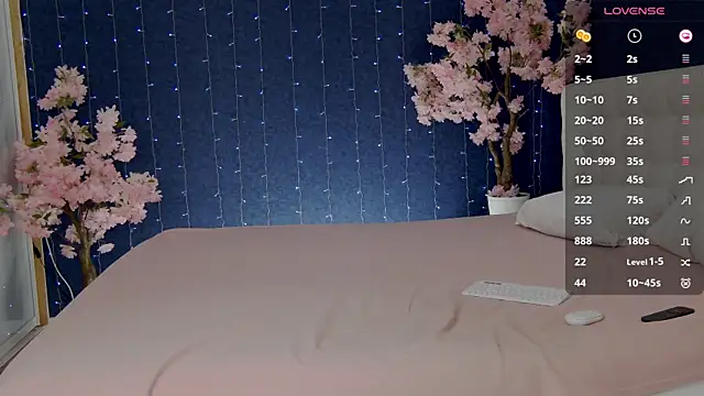 Snapshot of -Mirror-Girl- chatting on 10-24-25, 04:25 -Mirror-Girl- online show from 10-24-25, 04:25