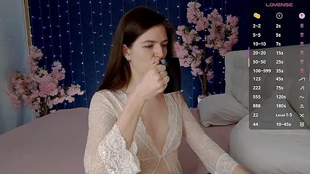 Snapshot of -Mirror-Girl- chatting on 11-26-25, 04:46 -Mirror-Girl- online show from 11-26-25, 04:46