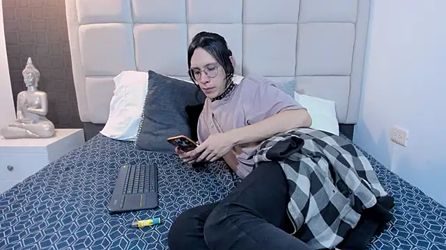 Hecatee 77 online show from 02-12-25, 07:35