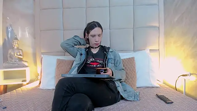 Hecatee 77 online show from 09-30-25, 07:52