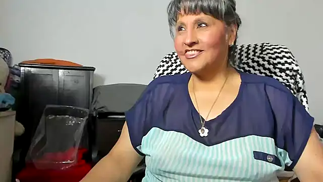Snapshot of merlyna_goldens chatting on 07-09-26, 05:00 merlyna goldens online show from 07-09-26, 05:00