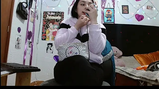 Snapshot of Saray_extrovert_ chatting on 01-16-25, 04:28 Saray extrovert online show from 01-16-25, 04:28