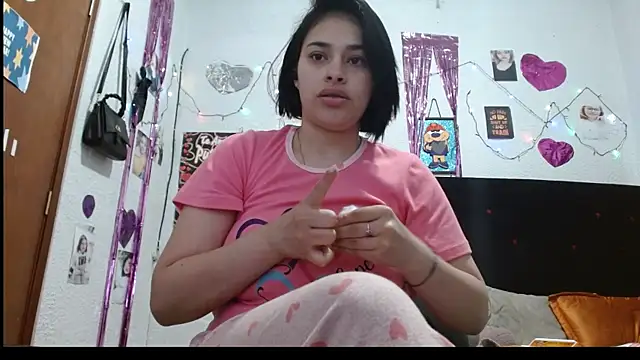 Snapshot of Saray_extrovert_ chatting on 01-21-25, 11:56 Saray extrovert online show from 01-21-25, 11:56