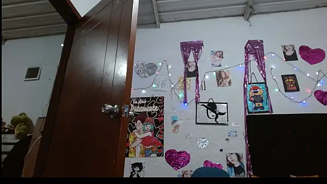 Snapshot of Saray_extrovert_ chatting on 02-13-25, 04:11 Saray extrovert online show from 02-13-25, 04:11