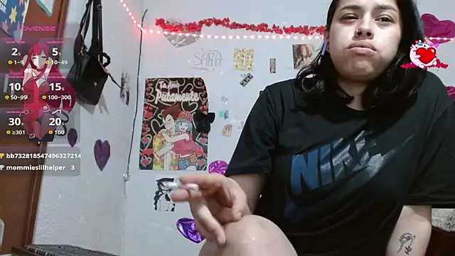 Snapshot of Saray_extrovert_ chatting on 10-18-25, 03:31 Saray extrovert online show from 10-18-25, 03:31