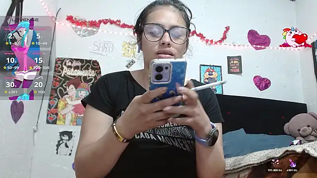 Snapshot of Saray_extrovert_ chatting on 10-23-25, 03:28 Saray extrovert online show from 10-23-25, 03:28