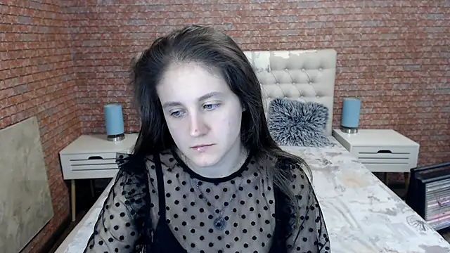 Holliy Cooper online show from 10-03-25, 07:27