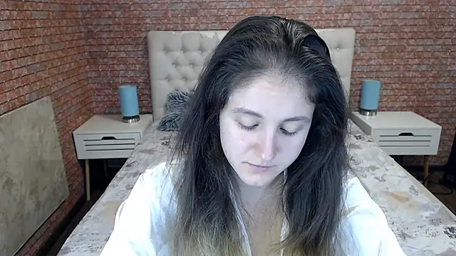 Holliy Cooper online show from 10-07-25, 08:00