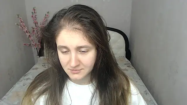 Snapshot of Holliy_Cooper chatting on 12-18-25, 08:53 Holliy Cooper online show from 12-18-25, 08:53