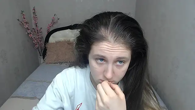 Snapshot of Holliy_Cooper chatting on 02-04-26, 09:04 Holliy Cooper online show from 02-04-26, 09:04