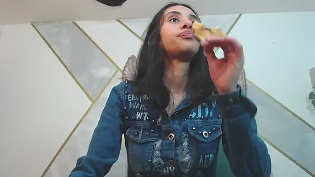 RoxanaCyrano  online show from 02-26-25, 06:11