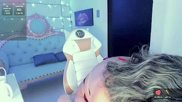 Snapshot of dianamilf chatting on 01-28-25, 02:11 dianamilf online show from 01-28-25, 02:11