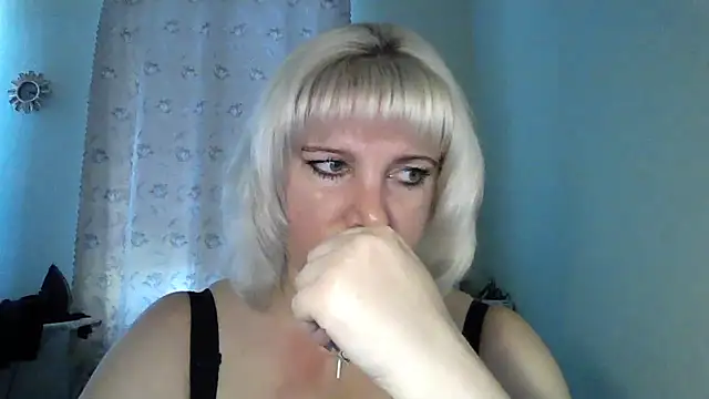 Snapshot of MeilomaWesa chatting on 10-29-25, 12:18 MeilomaWesa online show from 10-29-25, 12:18