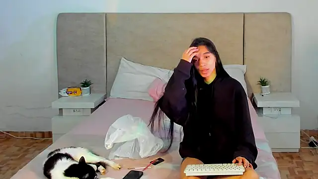 Snapshot of katt_pelaez chatting on 10-11-25, 06:17 katt pelaez online show from 10-11-25, 06:17