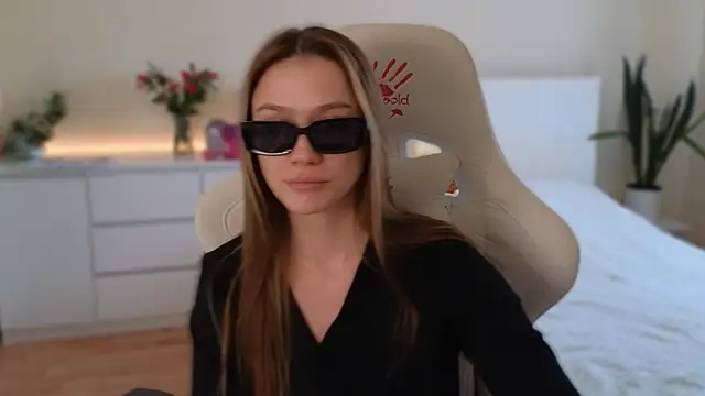 Snapshot of Madi_soon chatting on 02-04-25, 11:38 Madi soon online show from 02-04-25, 11:38