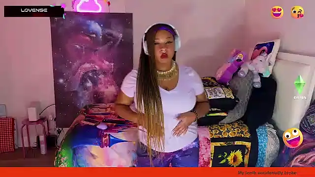 Snapshot of temptressbeauty24 chatting on 02-08-25, 03:30 temptressbeauty24 online show from 02-08-25, 03:30