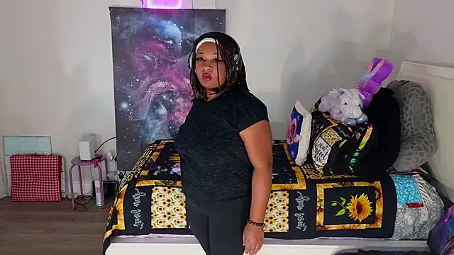 Snapshot of temptressbeauty24 chatting on 02-10-25, 04:19 temptressbeauty24 online show from 02-10-25, 04:19