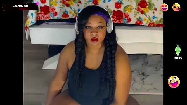 Snapshot of temptressbeauty24 chatting on 02-11-25, 04:33 temptressbeauty24 online show from 02-11-25, 04:33