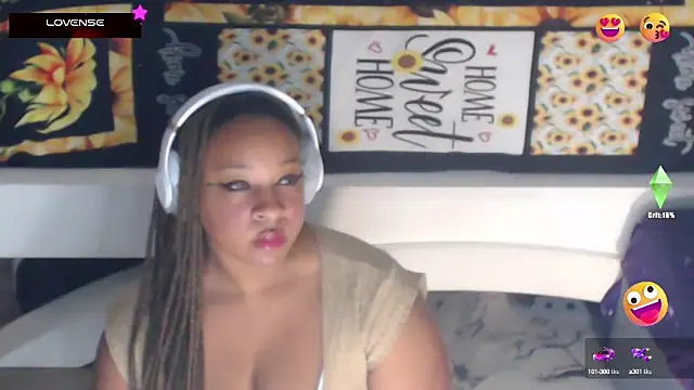 Snapshot of temptressbeauty24 chatting on 02-20-25, 01:36 temptressbeauty24 online show from 02-20-25, 01:36