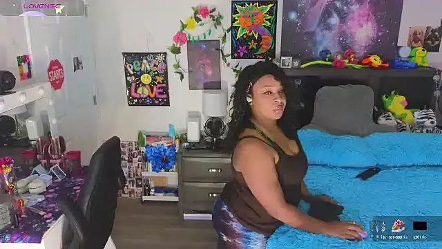Snapshot of temptressbeauty24 chatting on 09-18-25, 02:52 temptressbeauty24 online show from 09-18-25, 02:52