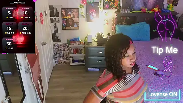 Snapshot of temptressbeauty24 chatting on 10-20-25, 03:29 temptressbeauty24 online show from 10-20-25, 03:29