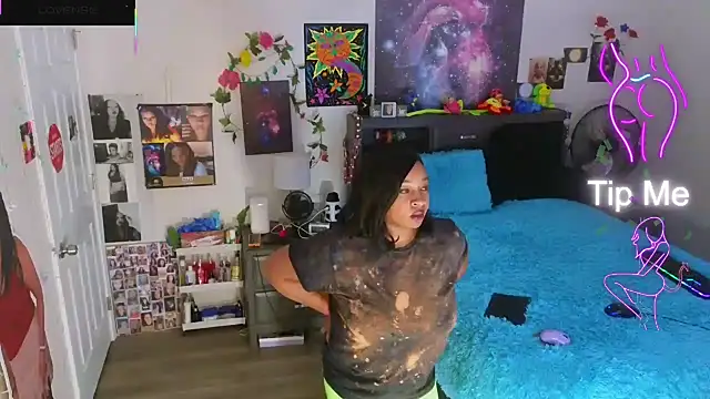 Snapshot of temptressbeauty24 chatting on 10-22-25, 03:07 temptressbeauty24 online show from 10-22-25, 03:07